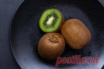 Людям со вздутием живота и запорами предложили включить в меню несколько фруктов