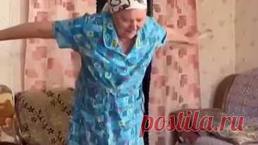 Вот вам и старость, молодые позавидуют! УМНИЦА👍👍👍