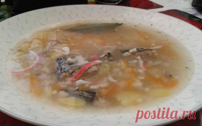 Уха из сайры- это очень простой, быстрый, но тем не менее очень вкусный суп! Довольно часто и в каждой семье варят этот удивительно- вкусный супчик, но тем не менее он нам не надоедает и не приедается! И так вот еще один вкуснейший и простой рецепт!