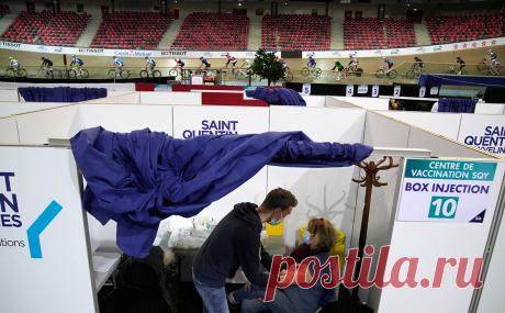 Власти Франции допустили введение «скрытой формы» обязательной вакцинации. Предлагаемый французскими властями переход от санитарных пропусков к сертификатам иммунизации является «скрытой формой обязательной вакцинации».