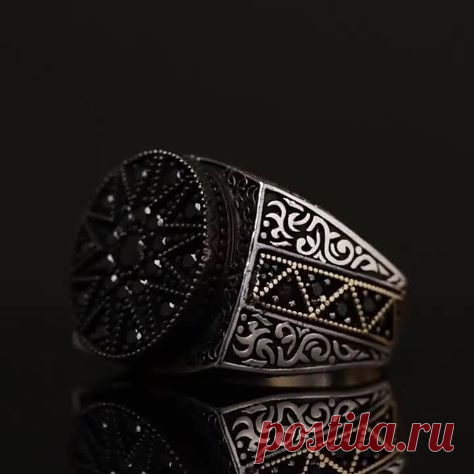 Кольцо. Мужское кольцо. Чёрные бриллианты. Серебро. Желтое золото.