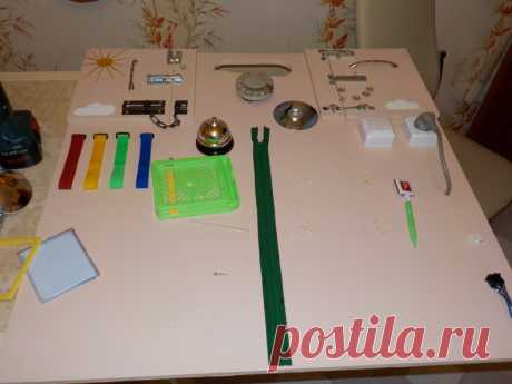 Бизиборд (развивающая доска) своими руками! 

Ребёнок растёт, ручками везде лезет, изучает окружающий мир. Вот и решил я, что пора помочь в этом. Моя версия простого бизиборда (Busyboard - с англ. развивающая/занимающая доска) с небольшими затр…