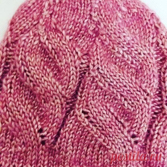 Шапочка диагональными косами от @kurbanovanaida4 💕💕💕
#довяжуипокажу #вязанаяшапка #шапкаскосами #вязаниеспицами