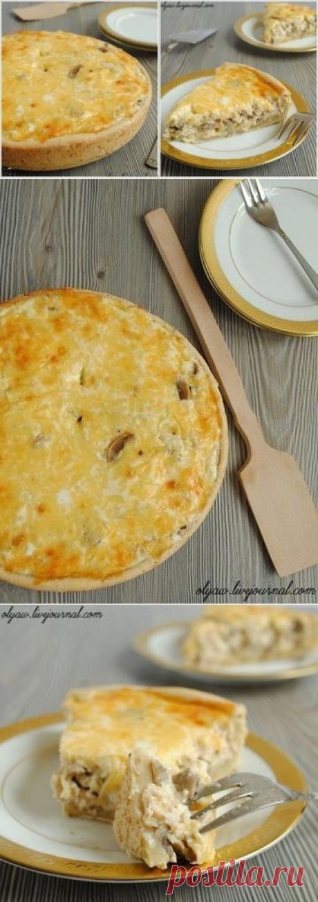 Лучшие рецепты Повара
Лоранский пирог с курицей и грибами

Ингредиенты:

Тесто:
50г сливочного масла размягченного
1 яйцо
3 ст.л. холодной воды
1/2 ч.л. соли
200г муки

Начинка:
300г куриного филе
300г шампиньонов
1/2 луковицы
соль, перец, мускатный орех по вкусу

Заливка:
170мл сливок 20%
2 яйца
150г тертого сыра