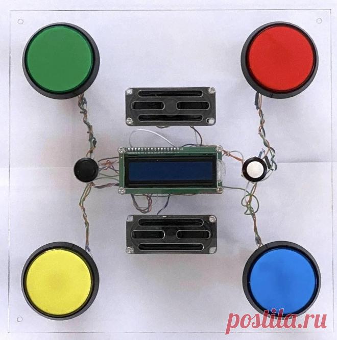 Электронная игра на внимательность и реакцию Играть с этим устройством могут даже дети. В игре реализованы четыре режима игры. К сожалению мастер не рассказывает подробно о режимах игры, но мы можем посмотреть видео.Для изготовления такой игры мастер использовал следующие Инструменты и материалы:-Гравер;-Клеевой пистолет;-Паяльное