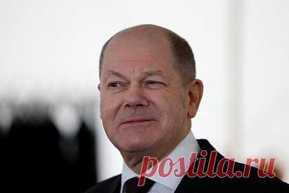 Канцлер Германии не согласился с мнением Папы Римского о белом флаге Украины. Пресс-секретарь кабинета министров ФРГ Штеффен Хебештрайт заявил, что канцлер Германии Олаф Шольц не согласен с мнением Папы Римского, который призывал к переговорам по Украине и использовал при этом словосочетание «белый флаг». Он отметил, что Берлин принял к сведению попытку Ватикана прояснить слова понтифика.