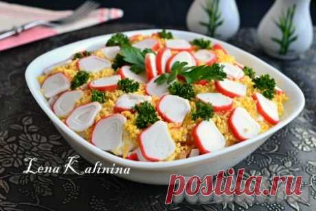 Салат с крабовыми палочками, яблоком и сыром - рецепт с фото