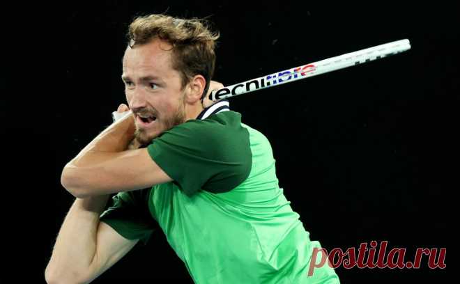 Даниил Медведев объяснил отыгрыш с 0:2 на Australian Open сменой ракетки. Даниил Медведев отыгрался с 0:2 у Эмиля Руусувуори, допустив 63 невынужденные ошибки. Россиянин признался, что промахивался повсюду, пока не нашел правильную ракетку