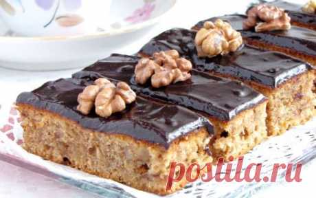 Чайный медовик с грецкими орехами