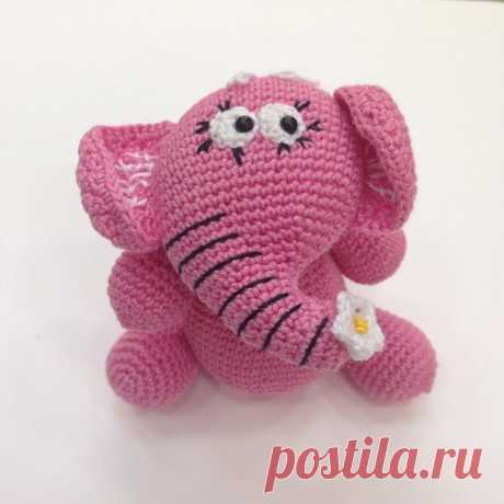 Романтичный слоник 🌸🐘 100% хлопок. Цена 400 рублей #вязание #ручнаяработа #handmade #present #крючек #спицы #сделанослюбовью #подарок #рукоделие #игрушка #дети #knitting #iloveknitting #вязанныеигрушки #амигуруми #amigurumi #слингобусы #грызунки #длядетей #pandahandmade #вяжутнетолькобабушки #грызунок #держательдлясоски #держательдляпустышки #силиконовыебусины #длядетей #режутсязубки