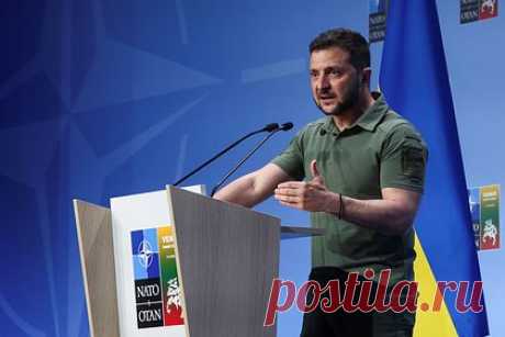 В Польше назвали саммит НАТО уроком для Зеленского. Президенту Украины Владимиру Зеленскому преподали урок политического реализма на саммите НАТО в Вильнюсе, продемонстрировав ему незаинтересованность Запада в принятии страны в альянс. Такое мнение выразил обозреватель польской газеты Rzeczpospolita Богуслав Хработа.