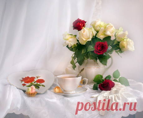 Розы и чайная чашка - фотонатюрморты