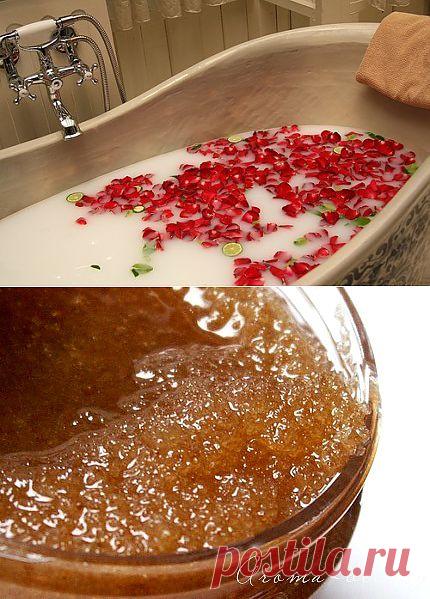 УСТРАИВАЕМ СПА-САЛОН ДОМА.
Апельсиновая ванна:

Нужно мелко порезать 2-3 неочищенных апельсина. Смешать полученную 
кашицу с 3 ст.л. оливкового масла и 0,5 стакана морской соли. Смесь 
сложите в мешочек из нескольких слоев марли, и опустить его в воду. 
Можно этим же мешочком не сильно нажимая, массировать кожу.

Мне очень нравится эта процедура, кожа потом очень мягкая, гладенькая. 
Запах очень приятный. К тому же компоненты хорошо помогают в борьбе с целлюлитом.