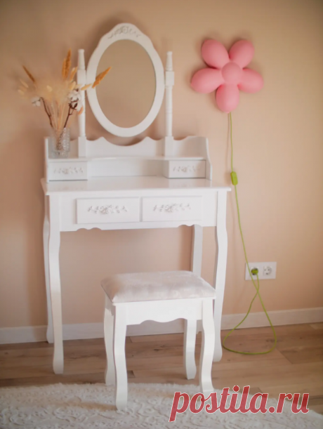 Гримерный туалетный столик косметический дизайнерский для визажа дамский, трюмо с зеркалом для спальни: продажа, цена в Киеве. туалетные столики и консоли от "maXemus - Работаем по максимуму" - 1138792159