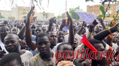 В Нигерии прошла демонстрация против возможной агрессии в отношении Нигера. Демонстрация против возможной военной акции в отношении Нигера прошла в городе Кано на севере Нигерии. Читать далее