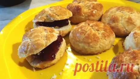Scone - это небольшого размера английские булочки быстрого приготовления.Это очень простые булочки с вареньем в духовке.Простые английские булочки прекрасны из-за хорошего вкуса и простого способа приготовления..Рецепт на 12 булочек. Время Приготовл...