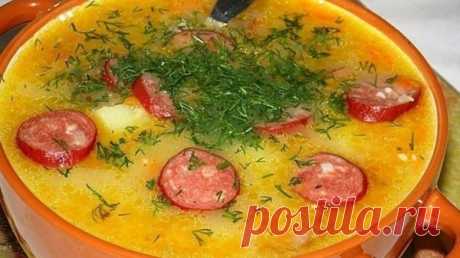 Гороховый суп с охотничьими колбасками и сыром.