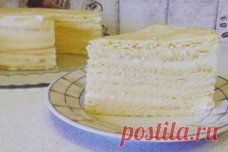 Сливочный торт Апфельмусс. Нежный с яблочно-сливочным вкусом

Этот торт готовится по принципу «Молочной девочки», но получается он нежнее и отличается своим яблочно-сливочным вкусом. Присутствие яблочного пюре в креме оставляет приятное послевкусие меда и яблока.