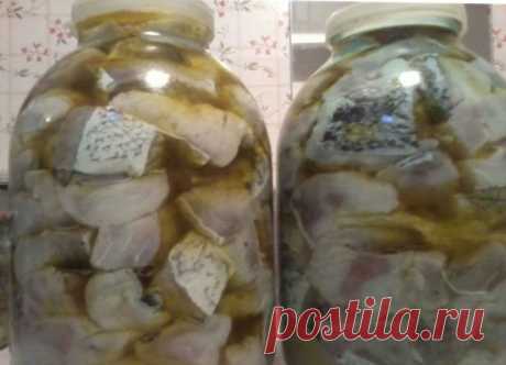 Рецепт засолки толстолобика в стеклянной банке. Вкусный и нежный! Таким образом можно засолить любую рыбу, хоть речную, хоть морскую. Для приготовления маринада возьмите: — лук, 3 – 4 шт; — соль, 3 ст.л на 1 л воды; — зелень. Для приготовления заливки нужно: — масло растительное, 200 мл; — уксус, 100 мл. Процесс приготовления Очищаем рыбу от головы, хвоста, плавников и внутренностей. Режем на […]