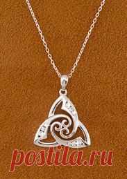 Holiday Style - Triskelion Trinity Knot Pendant - Juwelen - Jewelry