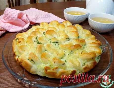 Отрывной пирог "Хризантема" с сыром и зеленью – кулинарный рецепт