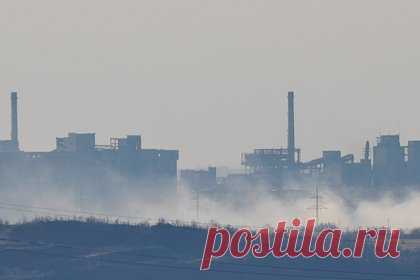В Авдеевке установили российский флаг. Бойцы Вооруженных сил (ВС) РФ установили российский флаг в центре Авдеевки. Флаг водрузили военные подразделения «Черные барсы» 55-й бригады из Тувы. Стяг поднят на месте братской могилы советских воинов в городском парке, что означает приближение северной группировки российской армии вплотную к укрепрайону ВСУ «Химик»