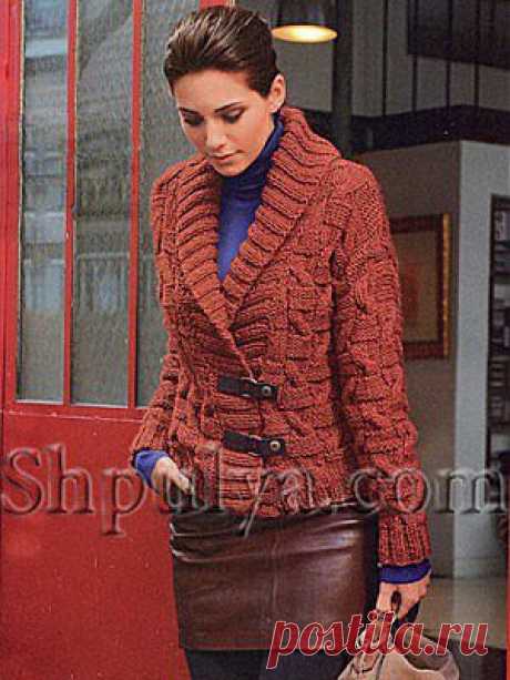 Терракотовый жакет с рельефным узором, вязаный спицами — Шпуля - сайт о вязании