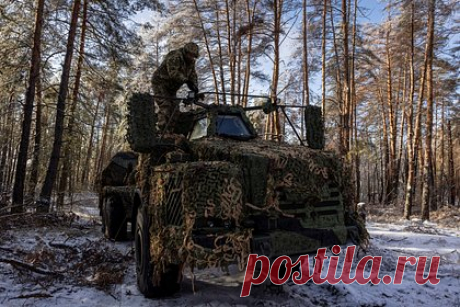 В ДНР рассказали о потерях ВСУ при попытке атаковать у Артемовска. Вооруженные силы Украины (ВСУ) понесли потери при попытке вернуть брошенные ранее позиции в районе Артемовска. Об этом сообщил советник главы Донецкой народной республики (ДНР) Ян Гагин. Он рассказал, что при попытке атаковать противник встретил ответный огонь и был вынужден оттянуть личный состав на этом участке.