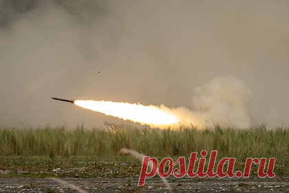 ВСУ обстреляли электроподстанцию в ЛНР из HIMARS. Вооруженные силы Украины (ВСУ) обстреляли электроподстанцию в Старобельске ракетами из американской реактивной системы залпового огня HIMARS. По данным ведомства, удар был нанесен в 8:25 утра. Всего украинской стороной было выпущено три ракеты. Сведения о пострадавших и повреждениях инфраструктуры сейчас уточняются.