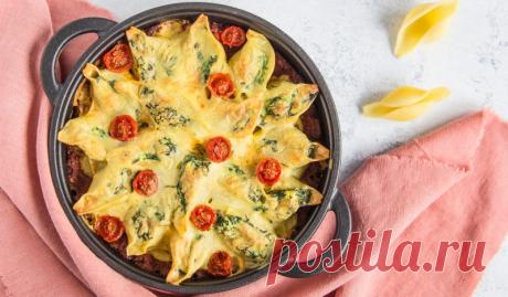 Макароны, фаршированные сыром и шпинатом