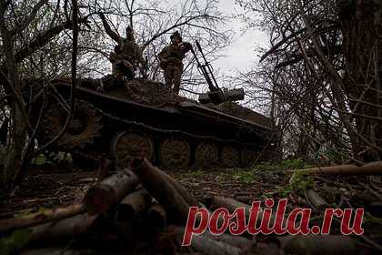 Страны ЕС разошлись в вопросах расходов на помощь Украине. Страны Европейского союза по-прежнему спорят относительно планов совместного расходования 1 миллиарда евро (1,1 миллиарда долларов) на закупку боеприпасов для Украины. Об этом пишет Bloomberg со ссылкой на сообщение главы дипломатии ЕС Жозепа Борреля, выступившего перед встречей глав МИД ЕС в Люксембурге.