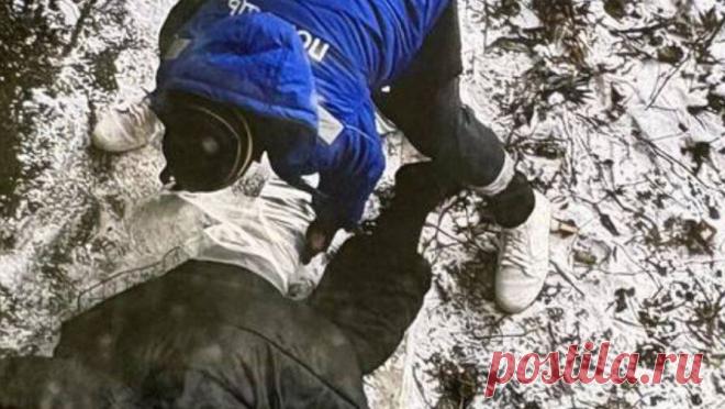 Семиклассница выпала из окна в российской школе и попала в реанимацию. В Башкирии ученица упала со второго этажа в школе. Об этом сообщает Ufa_rb. Инцидент произошел в школе N4 в районе Затон города Уфы. Ученица седьмого класса упала с высоты второго этажа - предположительно, она выпала из окна. В ...