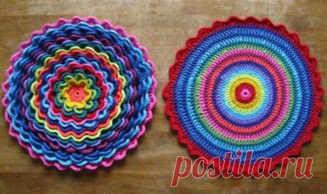 Классный и очень простой коврик крючком... Бегу за нитками! Простой мастер класс, все, как говорится, показано на пальцах. Этот коврик может быть,...