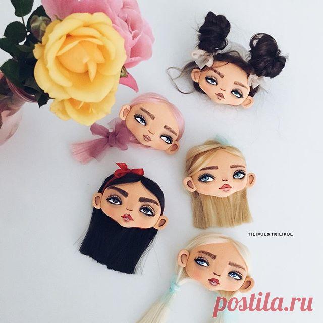 Всех приветствую , у меня здесь свободные брошечки, далее выложу фото где они будут ближе , здесь будет описание и цена, о желании приобрести , Директ или комментарий. Размер 6*5 см , стоимость каждой 2600+ почта, кроме девочки с гульками , она 2850 ( натуральные волосы, козочка). Брошки из 100% хлопка. #брошь #брошка #брошьручнойработы #brooch #ручнаяработа #своимируками #handmade #craft #cotton #подарок #дочки #дочкиматери #девочки #кукла #изткани