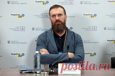 Нового министра образования Украины обвинили в плагиате диссертации. Назначенного 21 марта на должность министра образования Украины Оксена Лисового обвинили в плагиате диссертации. Части текста в его работе заимствованы из других исследований, а для обхода системы проверки министр использовал замену украинских букв на английские. Об этом сообщает «Политика страны».