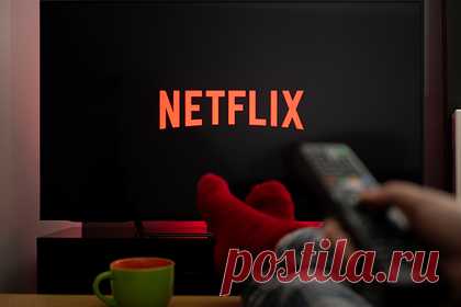 Netflix объявил о своем новом российском сериале. Стриминговый сервис Netflix объявил о том, что новым российским сериалом, снятым специально для сервиса, станет проект «Ничего особенного». Главные роли в нем сыграют Юра Борисов и Дарья Мельникова. Сериал расскажет историю молодого актера, который становится волонтером фонда помощи людям с особенностями развития.