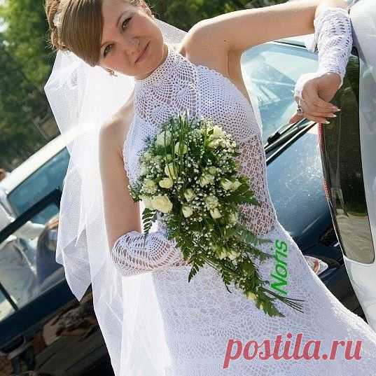 Наступает #пора_свадеб! На фото моя самая замечательная #невеста, с которой мне было очень легко работать. #Платье и удлинённые #митенки связаны крючком по индивидуальному проекту. Продолжение следует ;-) #kharlova_crochet #accessories #weddingdecor #weddingday #weddingdress #свадебноеплатье #свадьба