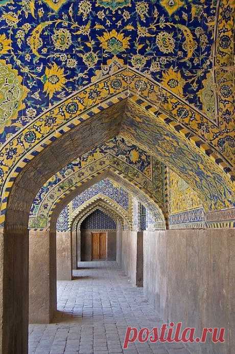Imam (Shah) Mosque in Isfahan, Iran. ♔  
flickr от Sebastià Giralt  |  Найдено на сайте flickr.com.
