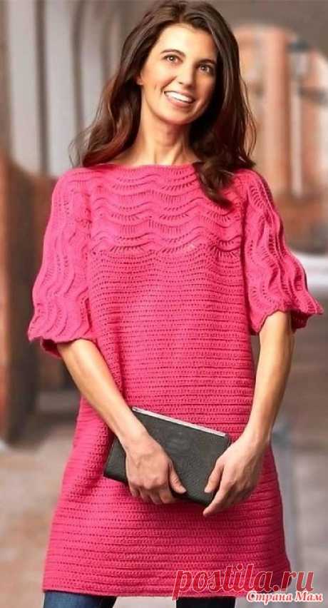 Ярко-розовая туника с цельно кроенными рукавами. Удобная и практичная туника с цельновязанными рукавами. Ее можно носить с рубашкой или самостоятельно с брюками, легинсами или джинсами. Вяжется просто и быстро. Размеры: 48 (50; 52).