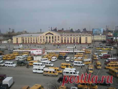 ГОРОД НИЖНИЙ.ТАГИЛ...ПРИВОКЗАЛЬНАЯ ПЛОЩАДЬ