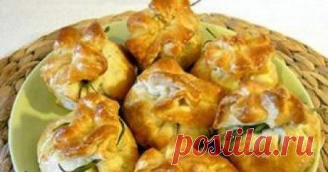 Закусочные мешочки из слоеного теста на праздничный стол Интересная закуска из слоеного теста.