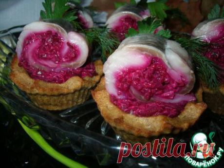 Хлебные корзиночки с рулетиками из сельди и свеклы - кулинарный рецепт