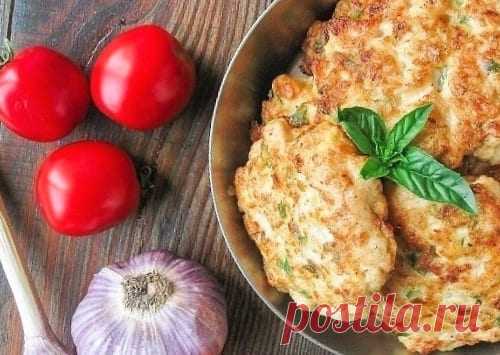 Рубленые котлеты из куриной грудки: простые рецепты из натуральных продуктов Рубленые котлеты из куриной грудки: простые варианты сочных битков с майонезом и сметаной. Приготовление с кабачком, перцем и луком. Пошаговые рецепты с овсянкой, цветной капустой и грибами.
