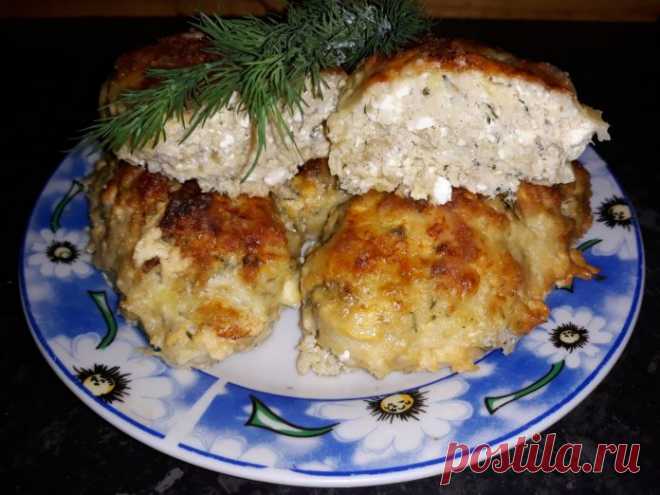 Для вкусного и полезного ужина — бюджетные котлетки из минтая с творогом 


Советую попробовать. Ммм…вкуснятина!









 
Ингредиенты:
Филе минтая (любая белая рыба) — 1 кгТворог 9% — 300 гЛук — 300 гЯйца — 2 штЗеленьСливочное масло — 100-150 г.
Приготовление:
Отделяем ф…