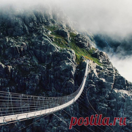 Мост Трифт, #Швейцария@discoverygroup Высота 3041 м и длина 100 м.