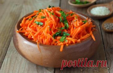 Морковь острая Ингредиенты:Морковь – 700 грЛук – 2 штРастительное масло – 100 млУксус – 1 ч.л.Чеснок – 4 зубчикаЧерный красный перец – ¼ ч.л.Черный молотый перец – по вкусуКориандр – 1 ст.л.Соль – 1 ч.л.Сахар – 2 ст.л. Приготовление: Морковь почистить, натереть на специальной терке для моркови.Лук...