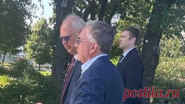 Уиткофф и Дмитриев посетили парк Зарядье, сообщил источник
