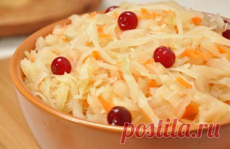 А не наквасить ли нам капусты? Квашеная капуста - это вкусный и полезный гарнир. Содержащиеся в ней пробиотики улучшают пищеварение, снижают уровень сахара в крови, улучшают функцию печени, нормализуют усвоение питательных веществ. Одна сплошная...