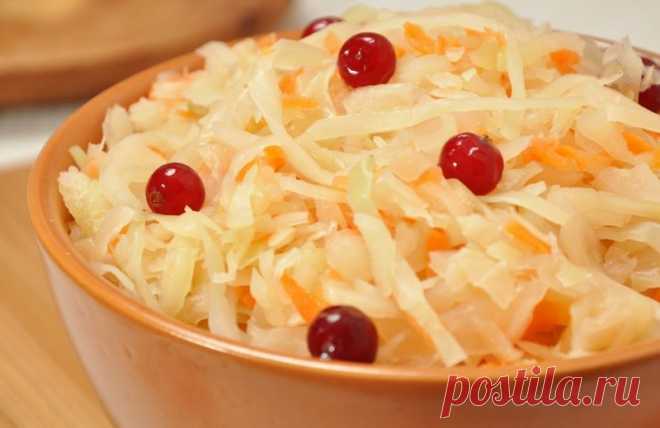 А не наквасить ли нам капусты? Квашеная капуста - это вкусный и полезный гарнир. Содержащиеся в ней пробиотики улучшают пищеварение, снижают уровень сахара в крови, улучшают функцию печени, нормализуют усвоение питательных веществ. Одна сплошная...