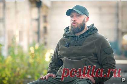 Боец ВСУ заподозрил сослуживцев в сливе информации. В рядах Вооруженных сил Украины (ВСУ) есть люди, которые собирают информацию и куда-то ее передают. В этом сослуживцев заподозрил замкомандира 3-й штурмовой бригады ВСУ Максим Жорин. По его словам, информаторы могут передавать данные как российской стороне, так и украинским спецслужбам.